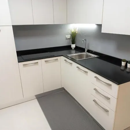 North Apartment, Steps From The Garda *